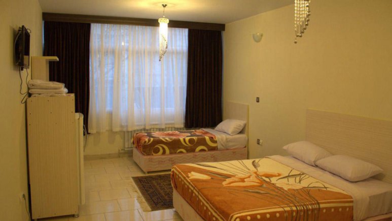 اتاق سه تخته 2 هتل آراد تهران